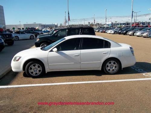 Nissan Altima 2005 photo 2