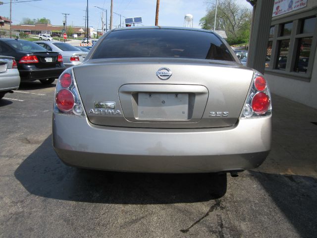 Nissan Altima 2005 photo 2