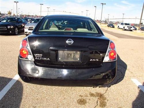 Nissan Altima 2005 photo 2