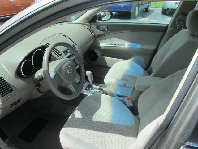 Nissan Altima Pickupslt Quad Cab SWB 4WD 4x4 Truck Sedan