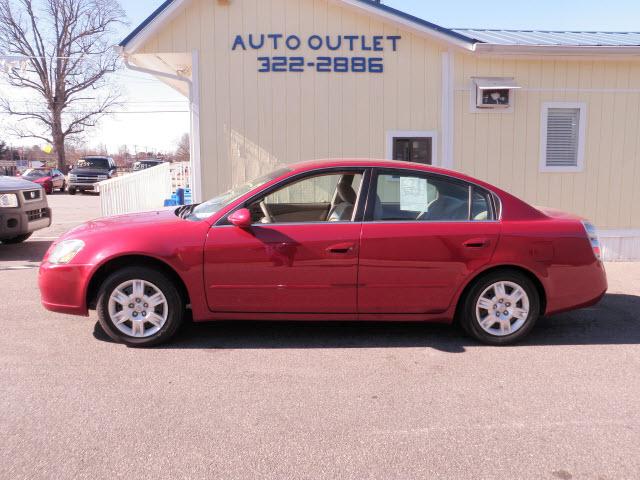 Nissan Altima Pickupslt Quad Cab SWB 4WD 4x4 Truck Sedan