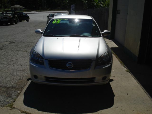 Nissan Altima Pickupslt Quad Cab SWB 4WD 4x4 Truck Sedan