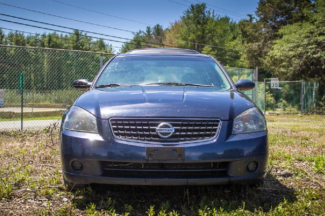 Nissan Altima Pickupslt Quad Cab SWB 4WD 4x4 Truck Sedan