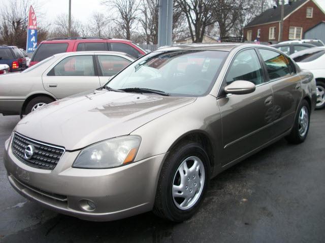 Nissan Altima Pickupslt Quad Cab SWB 4WD 4x4 Truck Sedan