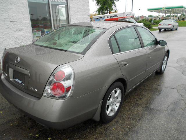 Nissan Altima Pickupslt Quad Cab SWB 4WD 4x4 Truck Sedan