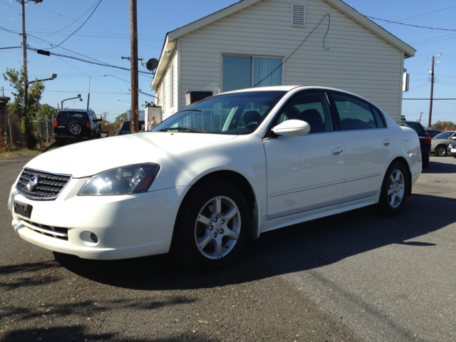 Nissan Altima Pickupslt Quad Cab SWB 4WD 4x4 Truck Sedan