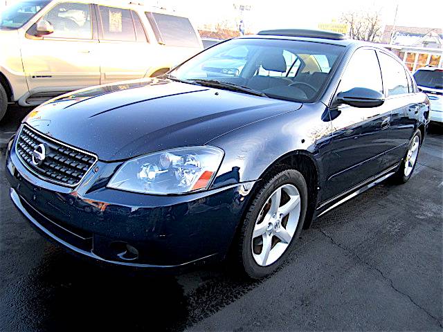 Nissan Altima SE Sedan