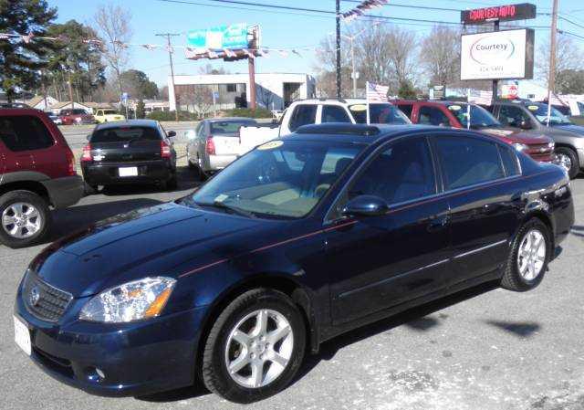 Nissan Altima Pickupslt Quad Cab SWB 4WD 4x4 Truck Unspecified