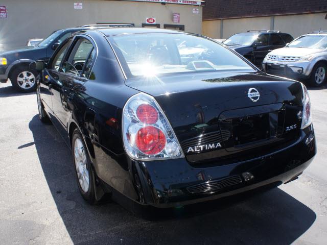 Nissan Altima 2005 photo 2