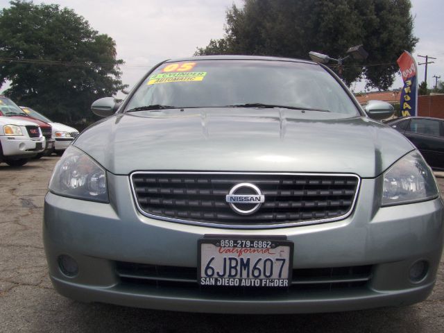 Nissan Altima Pickupslt Quad Cab SWB 4WD 4x4 Truck Sedan