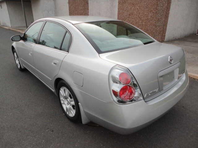 Nissan Altima 2005 photo 2