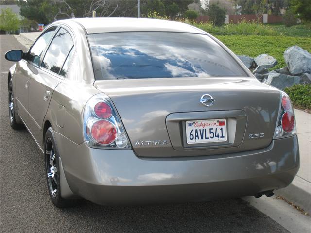 Nissan Altima 2005 photo 2