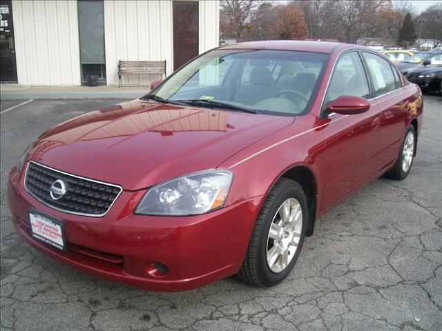 Nissan Altima Pickupslt Quad Cab SWB 4WD 4x4 Truck Sedan