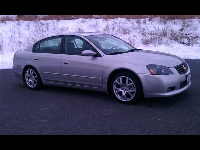 Nissan Altima Crew Cab Standard Box 4-wheel Drive SLE Sedan