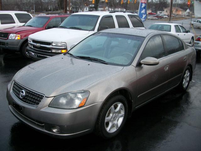 Nissan Altima Pickupslt Quad Cab SWB 4WD 4x4 Truck Sedan
