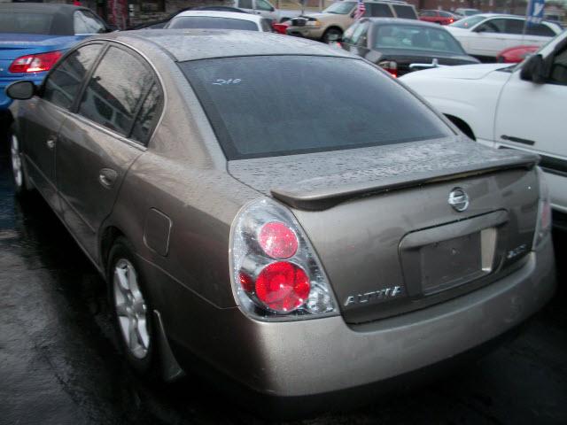Nissan Altima 2005 photo 2