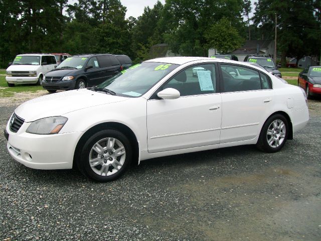 Nissan Altima 2005 photo 2
