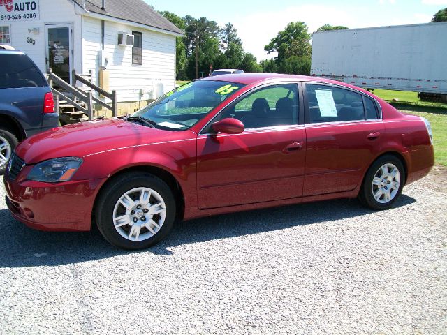 Nissan Altima Pickupslt Quad Cab SWB 4WD 4x4 Truck Sedan