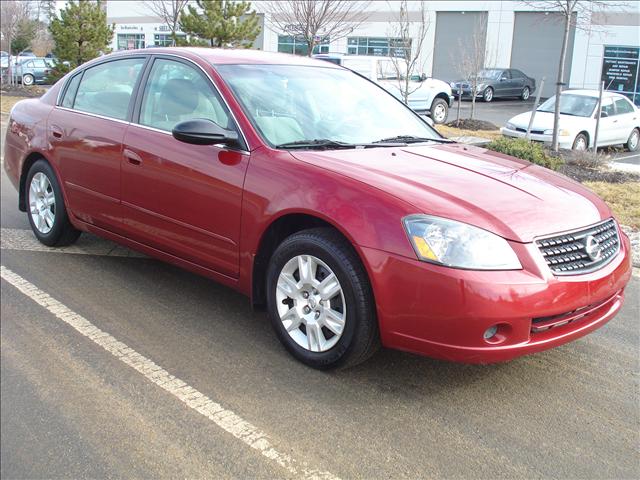Nissan Altima 2WD Crew Cab 140.5 Laramie Sedan