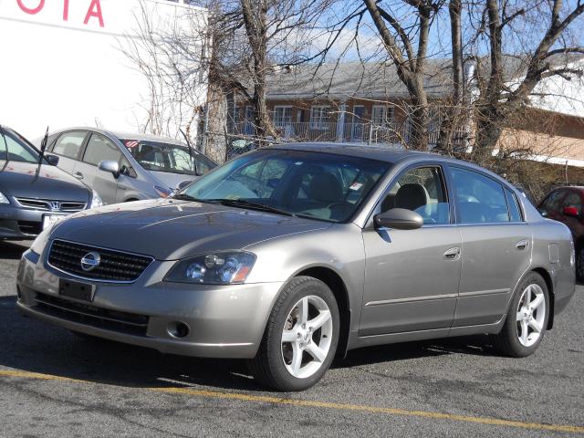 Nissan Altima SE Sedan