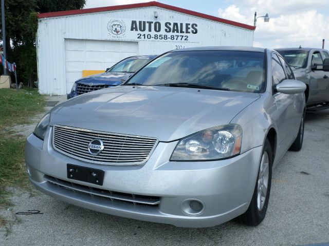 Nissan Altima Pickupslt Quad Cab SWB 4WD 4x4 Truck Sedan