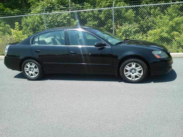 Nissan Altima Pickupslt Quad Cab SWB 4WD 4x4 Truck Sedan