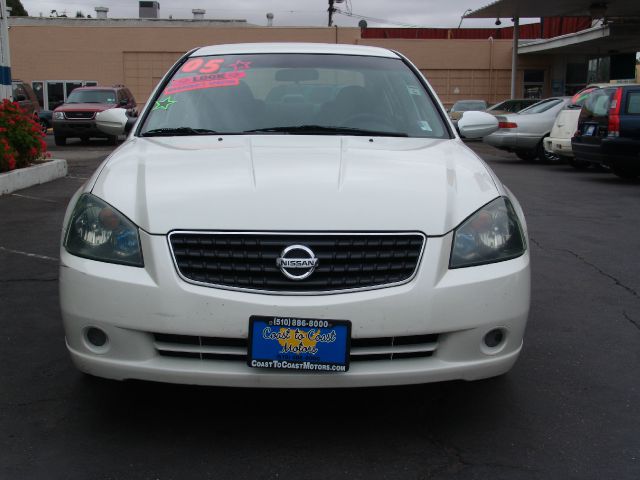 Nissan Altima Pickupslt Quad Cab SWB 4WD 4x4 Truck Sedan