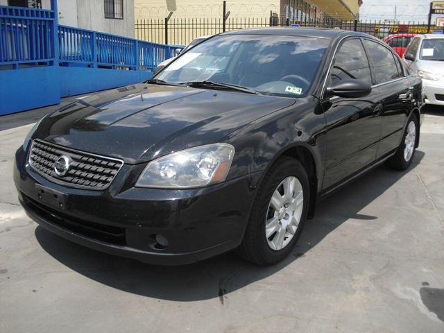 Nissan Altima Pickupslt Quad Cab SWB 4WD 4x4 Truck Sedan