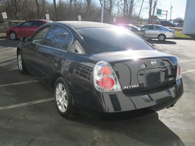 Nissan Altima 2005 photo 2