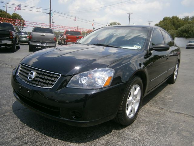 Nissan Altima SLT Quad Cab 2WD Sedan