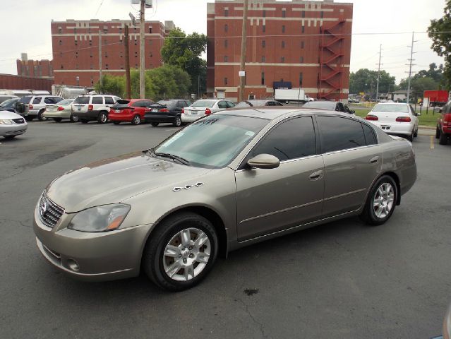Nissan Altima 2005 photo 2
