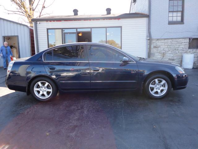 Nissan Altima 2005 photo 2
