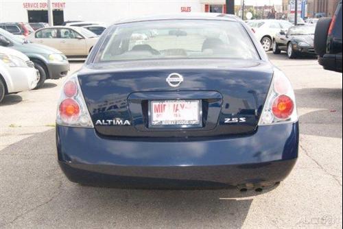 Nissan Altima 2005 photo 2