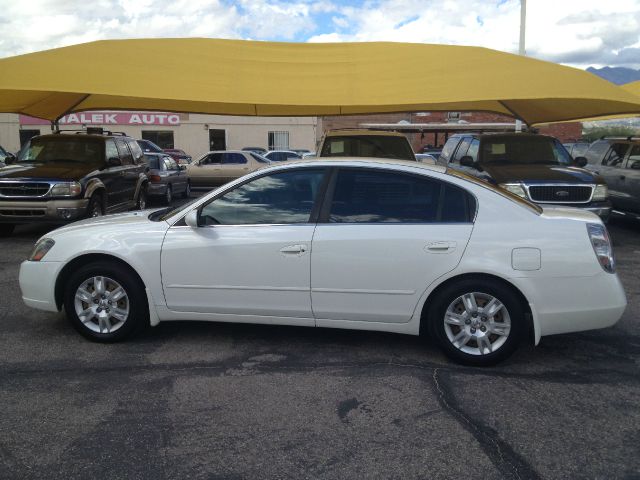 Nissan Altima Pickupslt Quad Cab SWB 4WD 4x4 Truck Sedan