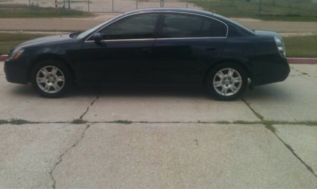 Nissan Altima Pickupslt Quad Cab SWB 4WD 4x4 Truck Sedan