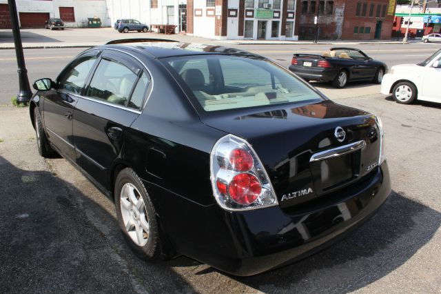 Nissan Altima SLT Quad Cab 2WD Sedan