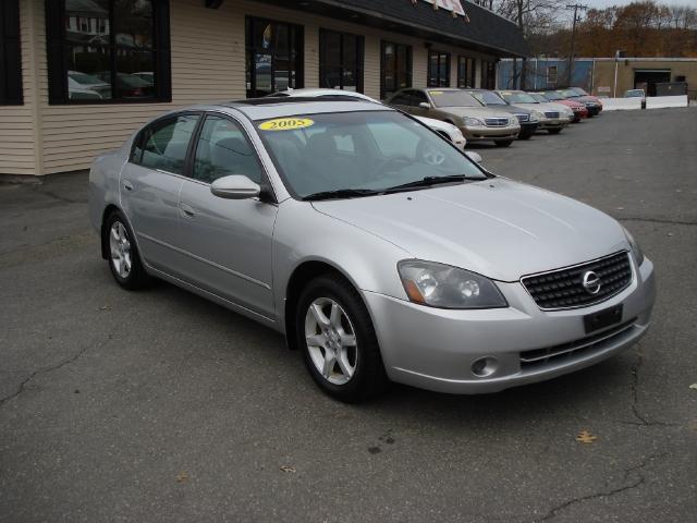 Nissan Altima Ls,crew,cloth,very Clean Sedan