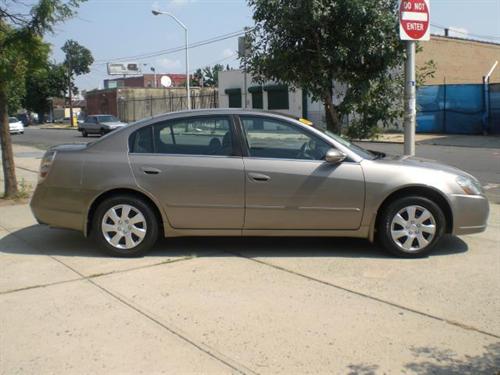 Nissan Altima 2005 photo 2