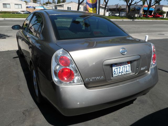 Nissan Altima Pickupslt Quad Cab SWB 4WD 4x4 Truck Sedan