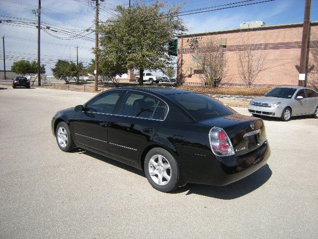 Nissan Altima 2005 photo 2