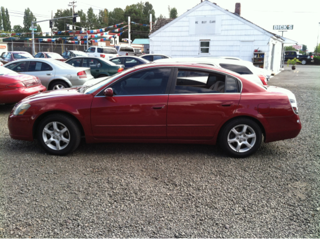 Nissan Altima Pickupslt Quad Cab SWB 4WD 4x4 Truck Sedan