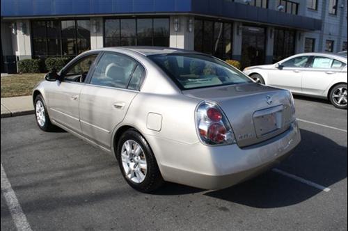 Nissan Altima 2005 photo 2