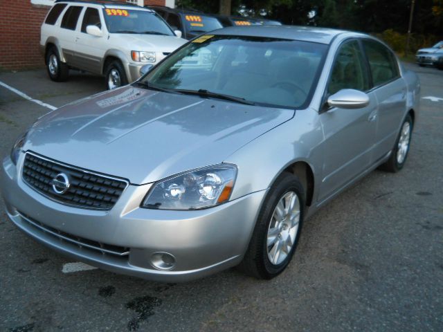 Nissan Altima Pickupslt Quad Cab SWB 4WD 4x4 Truck Sedan