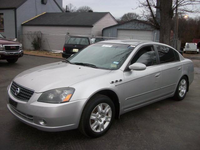 Nissan Altima Pickupslt Quad Cab SWB 4WD 4x4 Truck Sedan