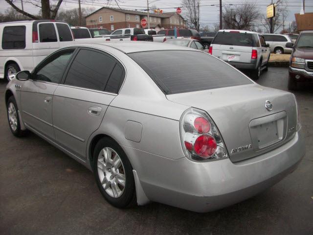Nissan Altima 2005 photo 2