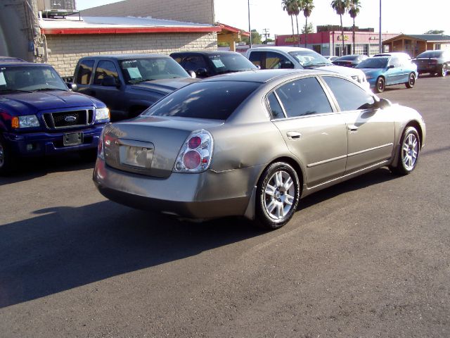 Nissan Altima Pickupslt Quad Cab SWB 4WD 4x4 Truck Sedan