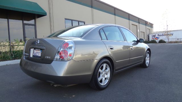 Nissan Altima Pickupslt Quad Cab SWB 4WD 4x4 Truck Sedan