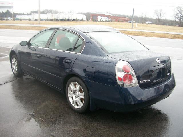 Nissan Altima 2005 photo 2