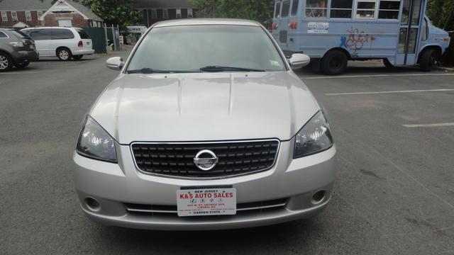 Nissan Altima Pickupslt Quad Cab SWB 4WD 4x4 Truck Sedan