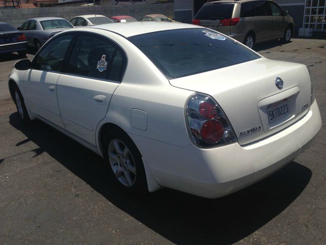 Nissan Altima Pickupslt Quad Cab SWB 4WD 4x4 Truck Sedan